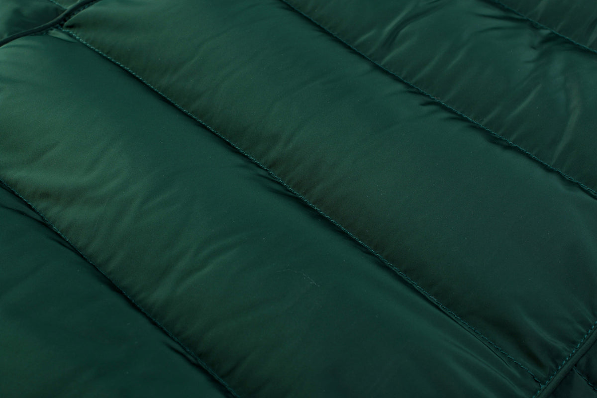 Actual Hunter Green ELORA 7609-8 parka outer fabric and horizontal quilted stitching.